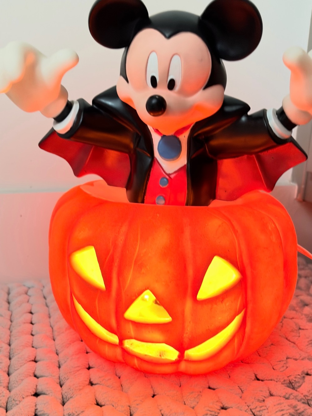 Disney Vampire Dracula Mickey Mouse lighted jack-o'-lantern Vintage 96 Halloween